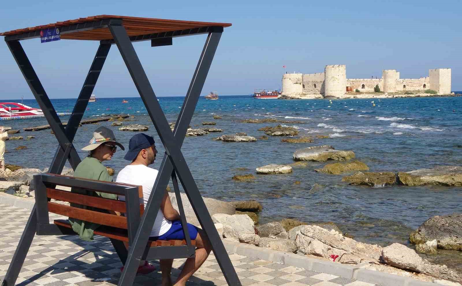 Sıcaklar geldi, okullar tatil olmadan sahillerde yoğunluk başladı