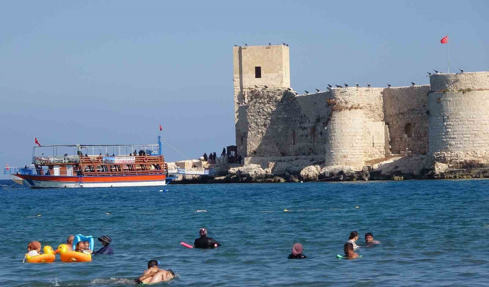 Sıcaklar geldi, okullar tatil olmadan sahillerde yoğunluk başladı