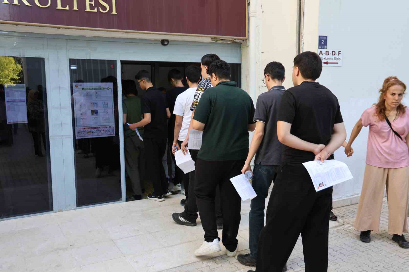 Elazığ’da YKS heyecanı sürüyor