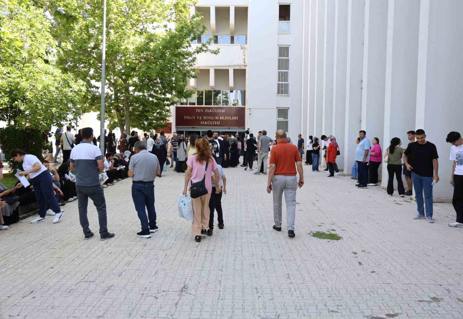 Elazığ’da YKS heyecanı sürüyor
