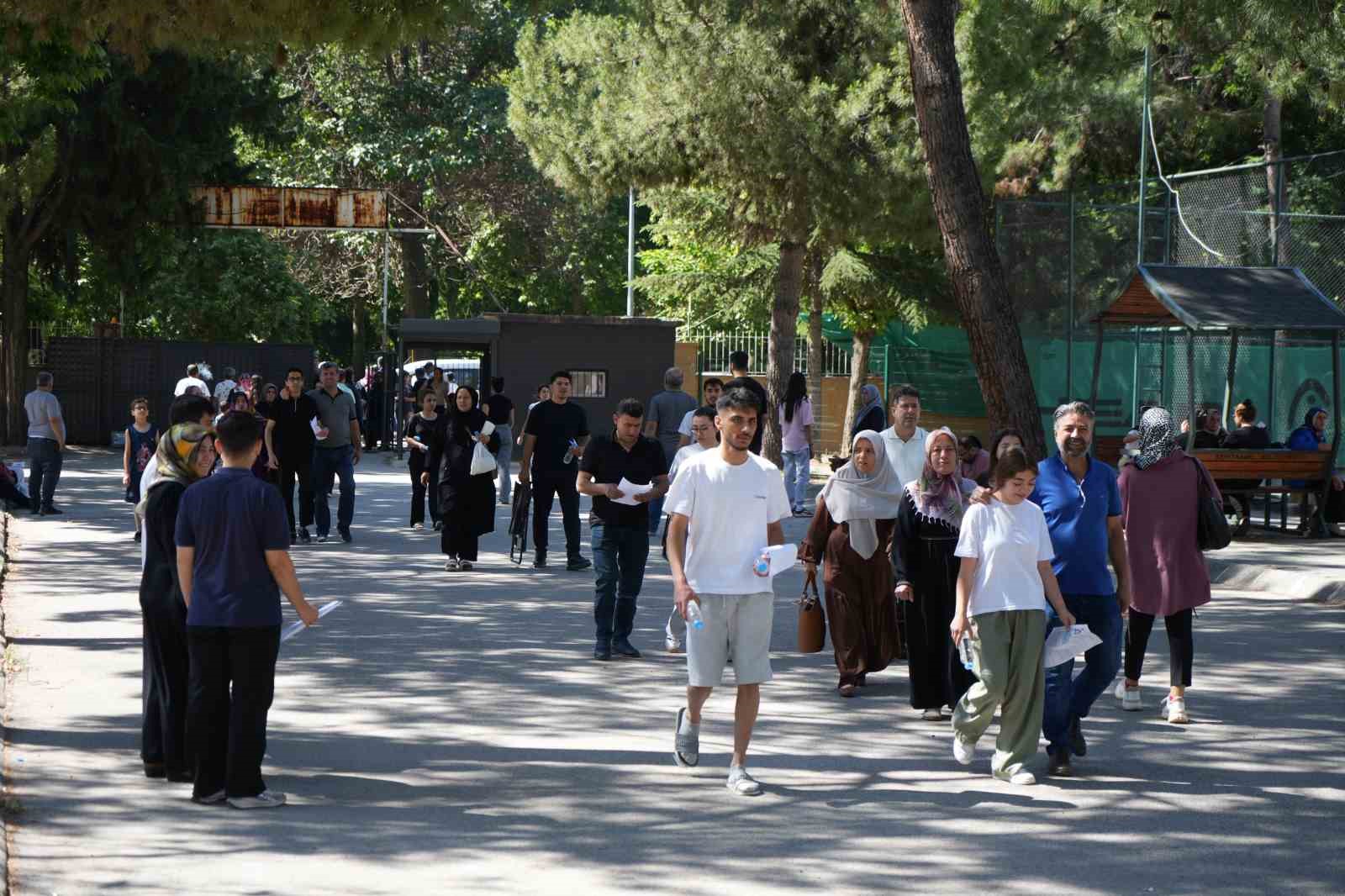 Gaziantep’te YKS heyecanı devam ediyor