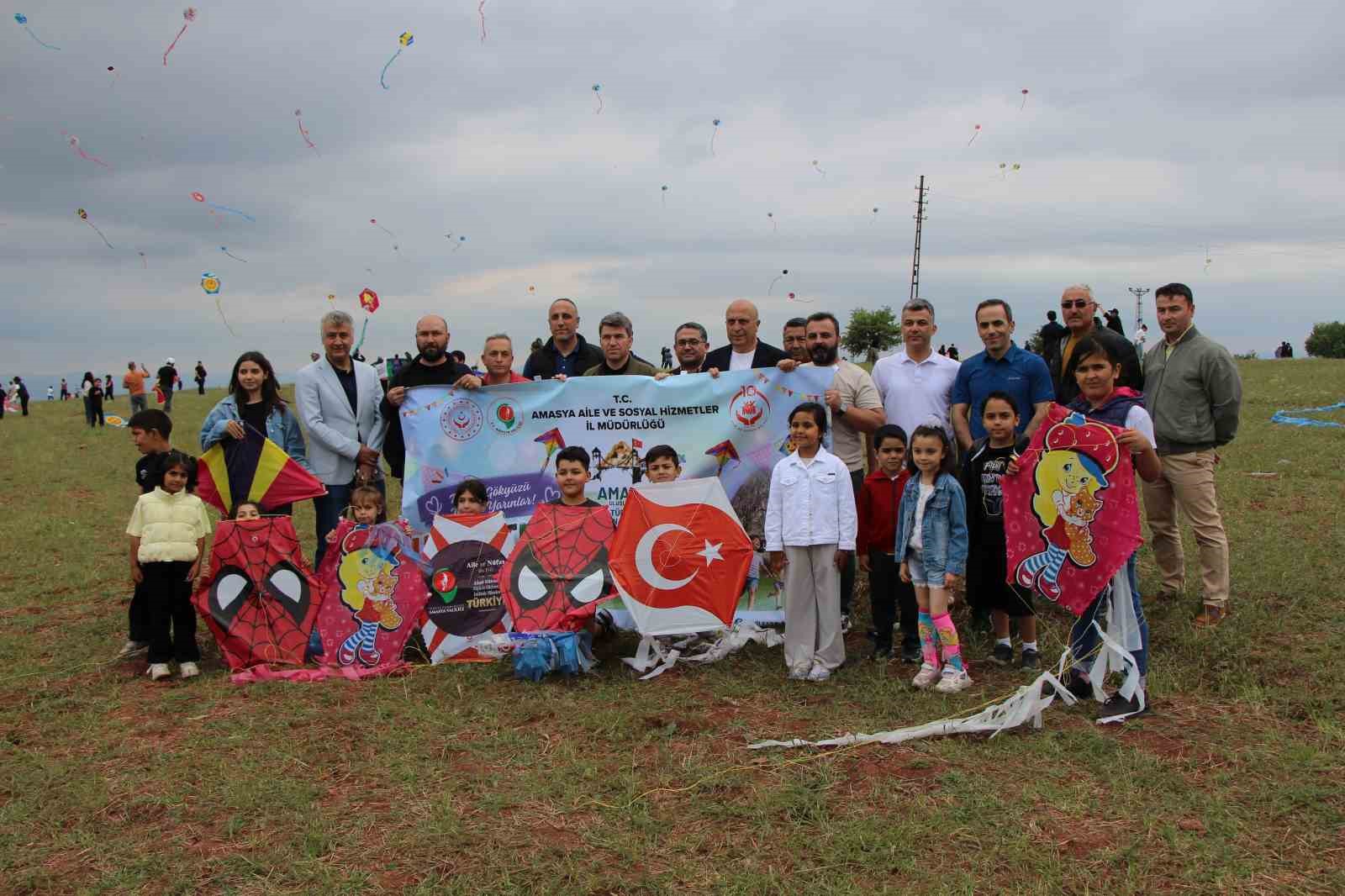 Uçurtması kopunca ağlayan çocuk için yöneticiler seferber oldu