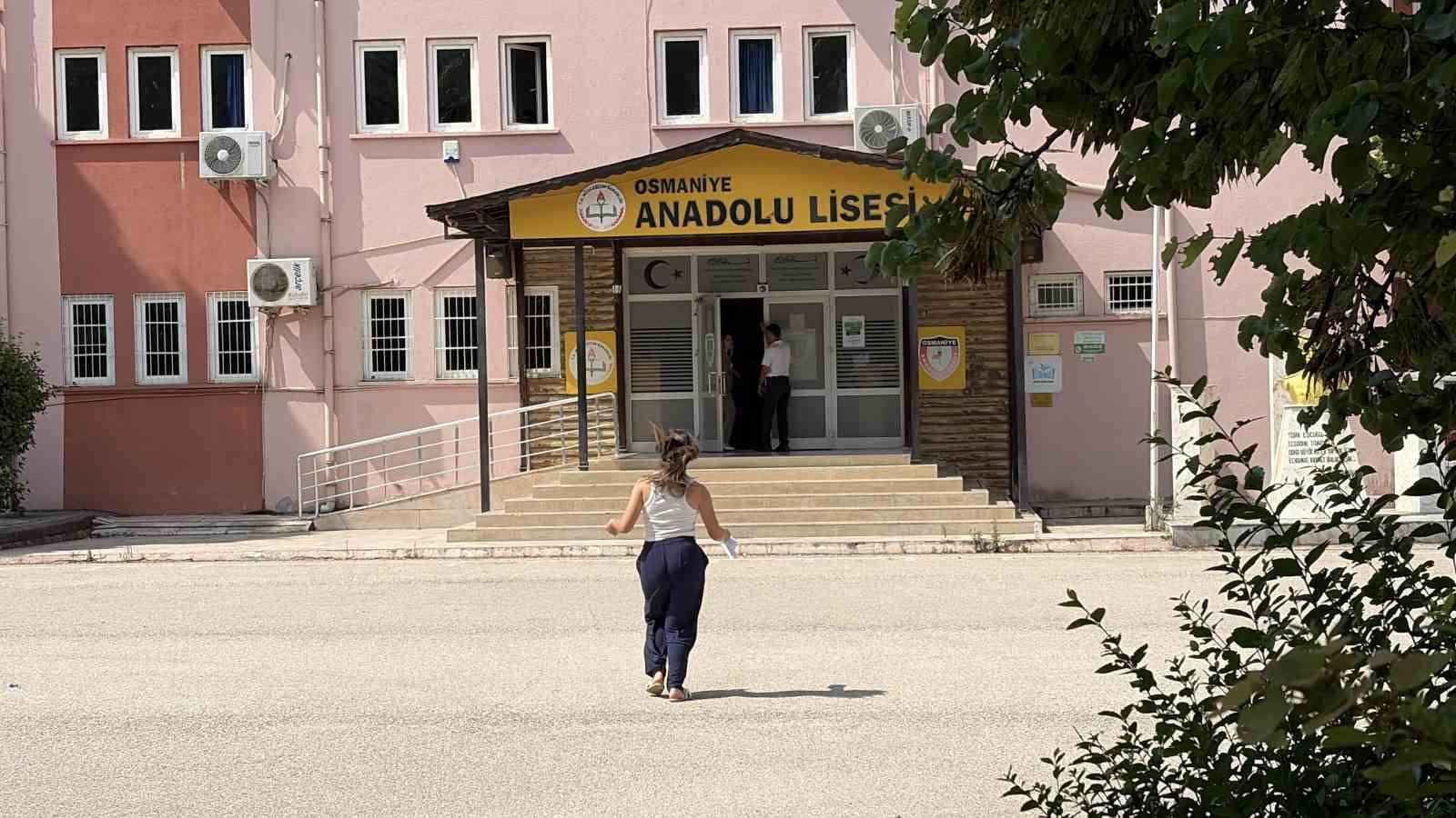 Osmaniye’de simitçi süreyi hatırlattı, son anda gelen aday içeri alınmadı