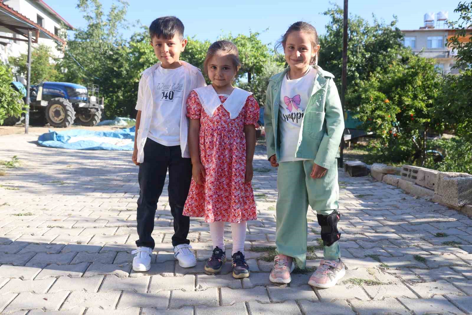 Depremde ailesini kaybeden Zeynep, amcasına ’baba’, yengesine ’anne’ diyerek hayata tutundu