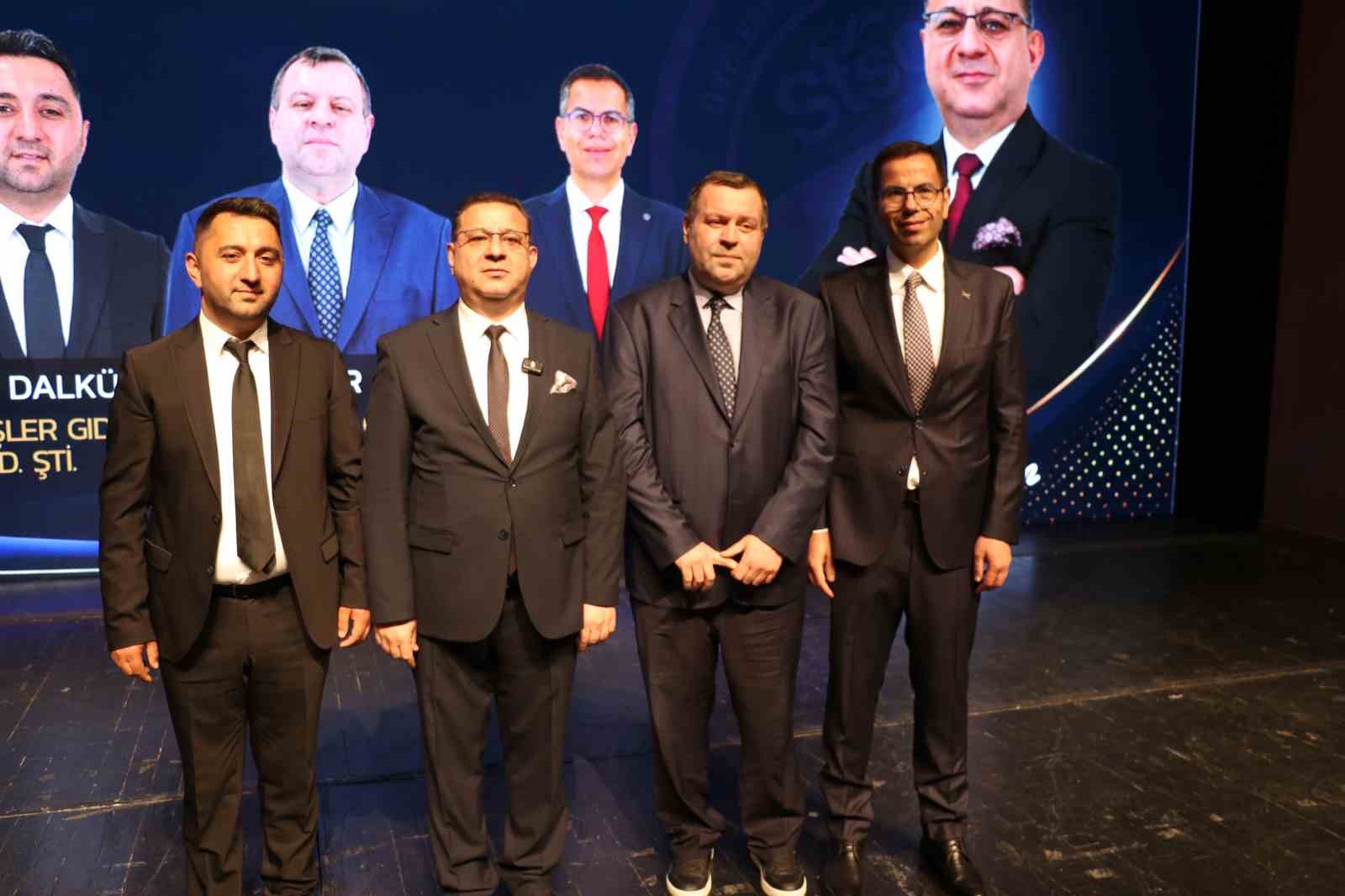 İş adamı Eken, adaylarını tanıttı