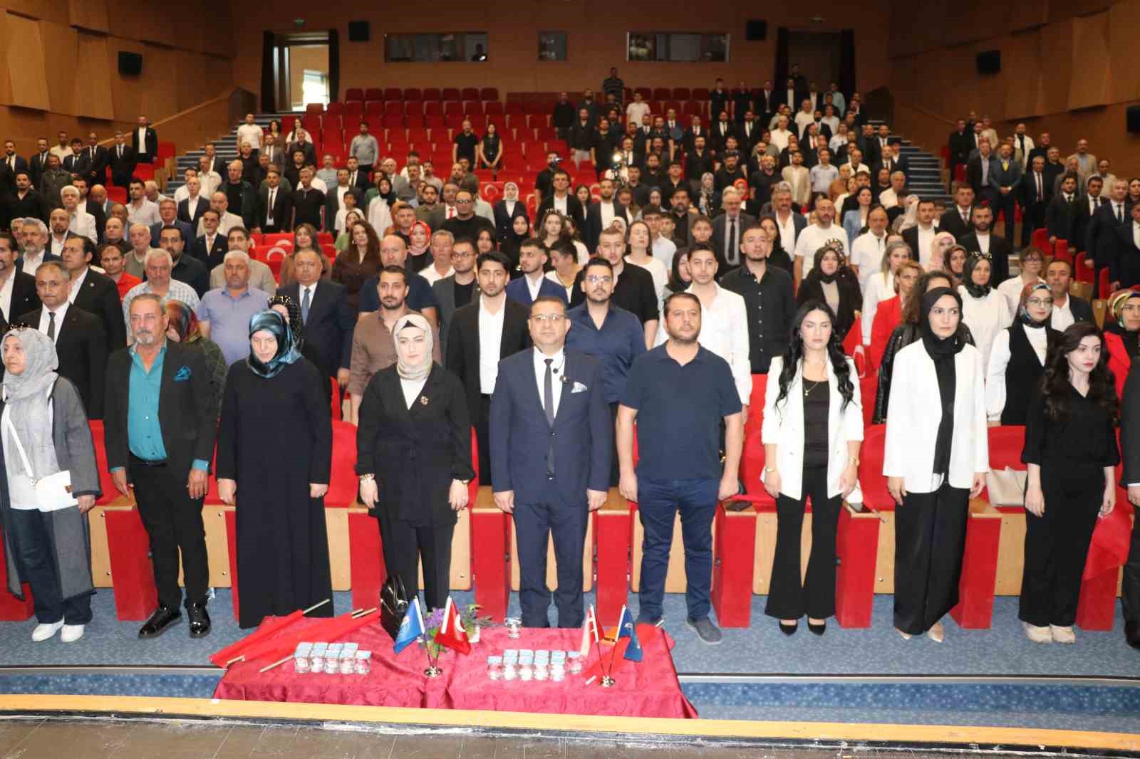 İş adamı Eken, adaylarını tanıttı