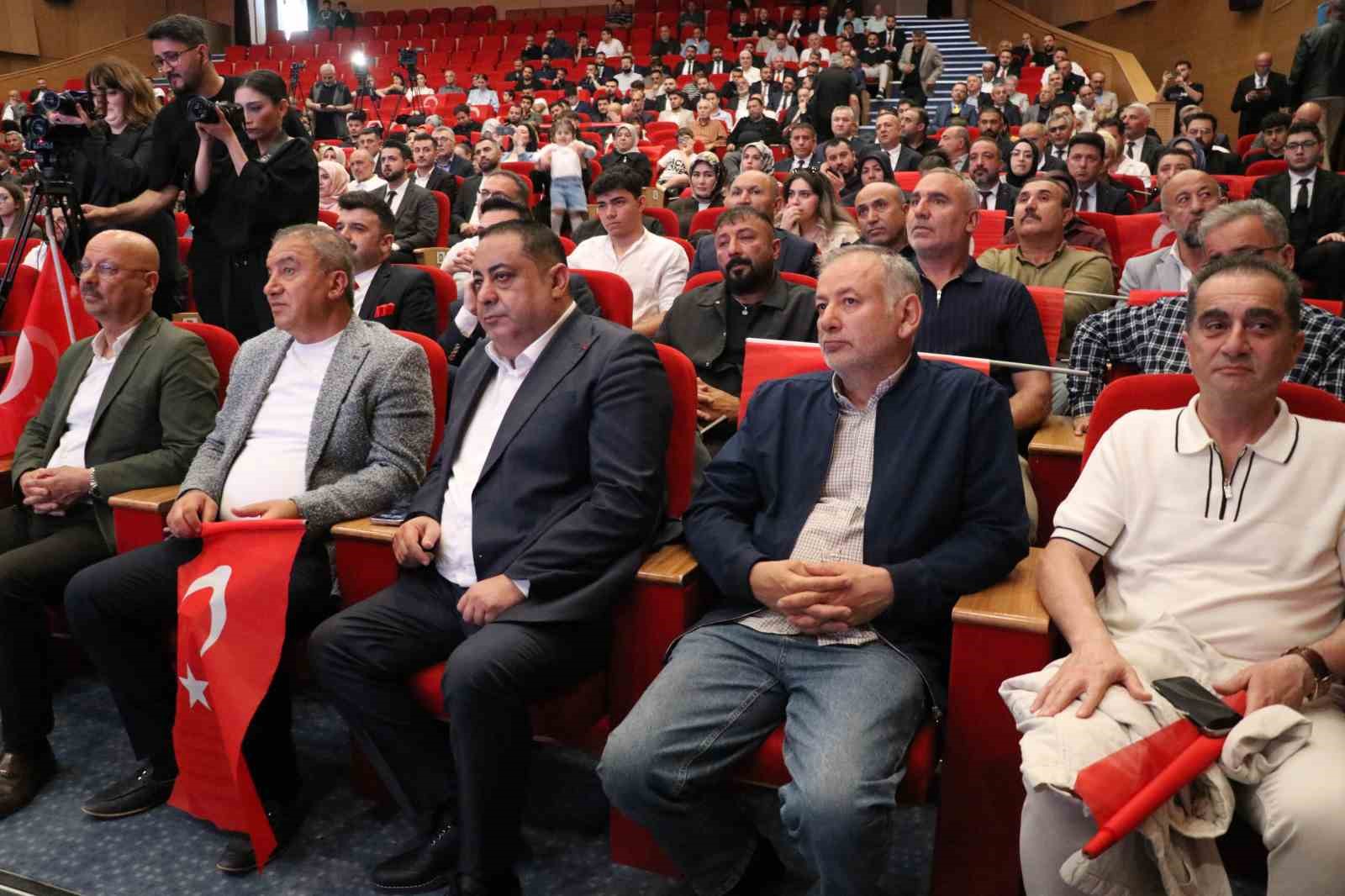 İş adamı Eken, adaylarını tanıttı