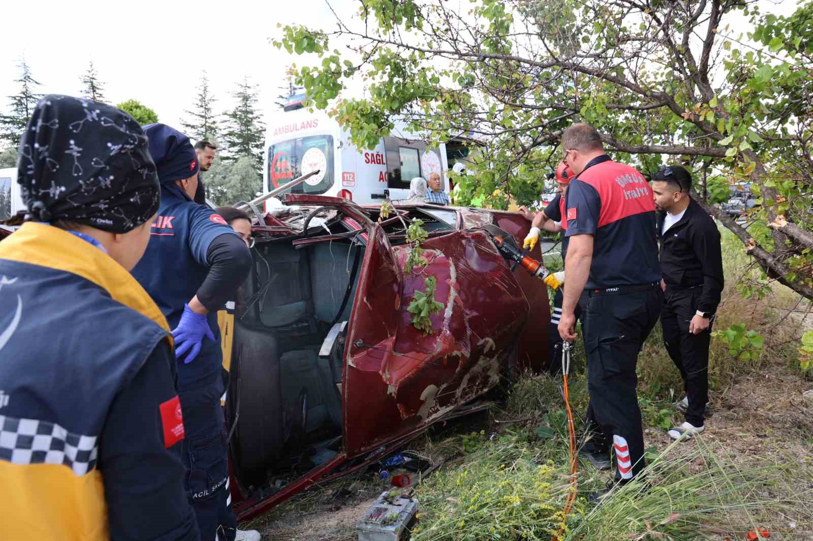 Sınava yetişmek isterken kaza yaptılar: 3 yaralı