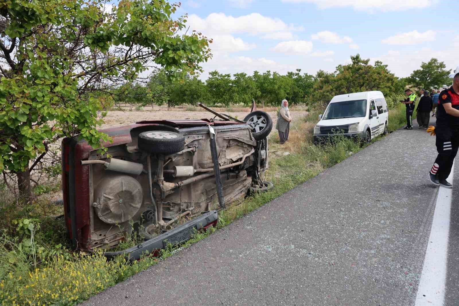 Sınava yetişmek isterken kaza yaptılar: 3 yaralı