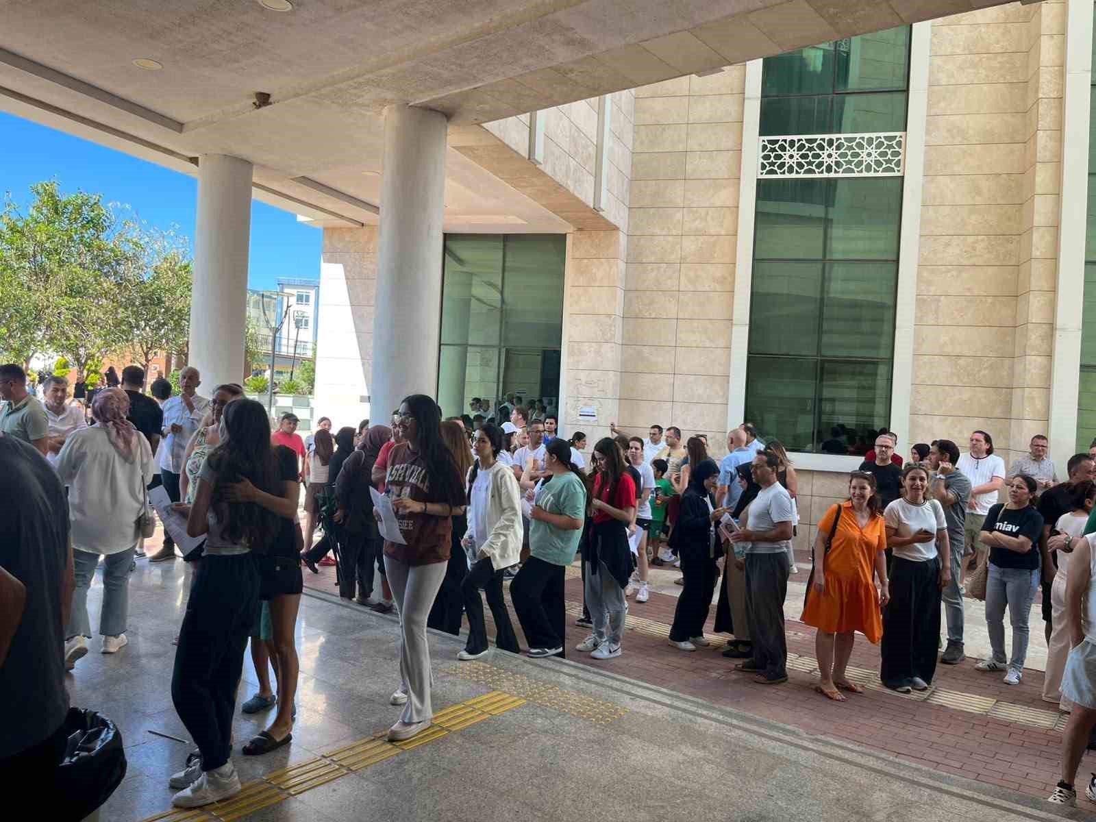 Alanya’da 5 bin 994 öğrenci AYT heyecanı yaşıyor