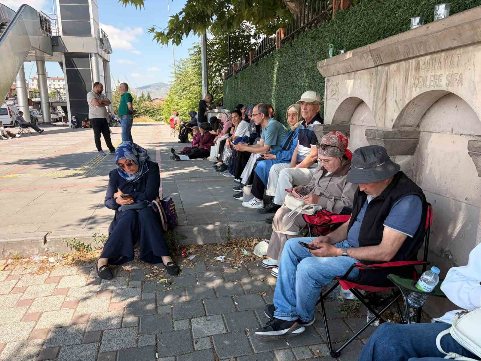 Yanlış okula geldi, sınava yetiştirmek için vatandaş seferber oldu
