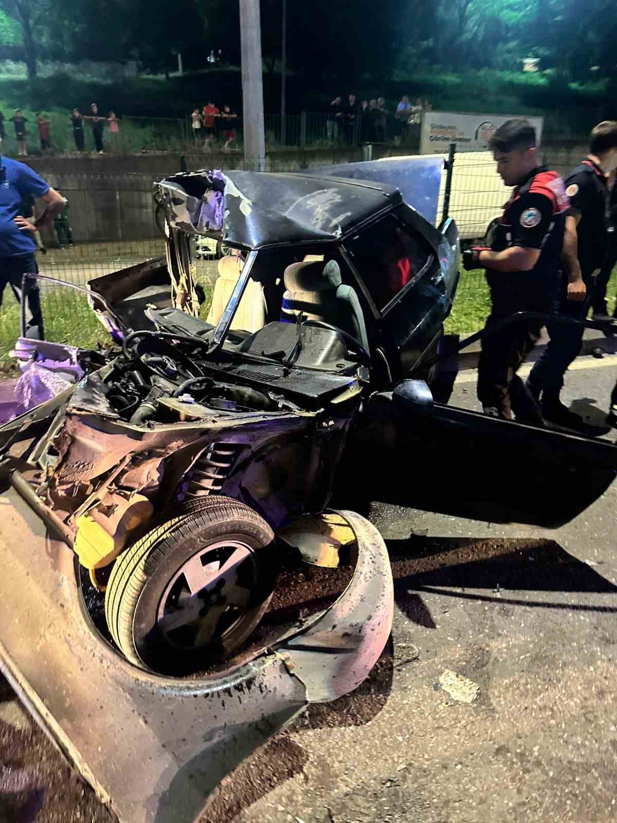 Samsun’da Tofaş araç park halindeki araçlara çarptı: 2’si ağır 3 yaralı