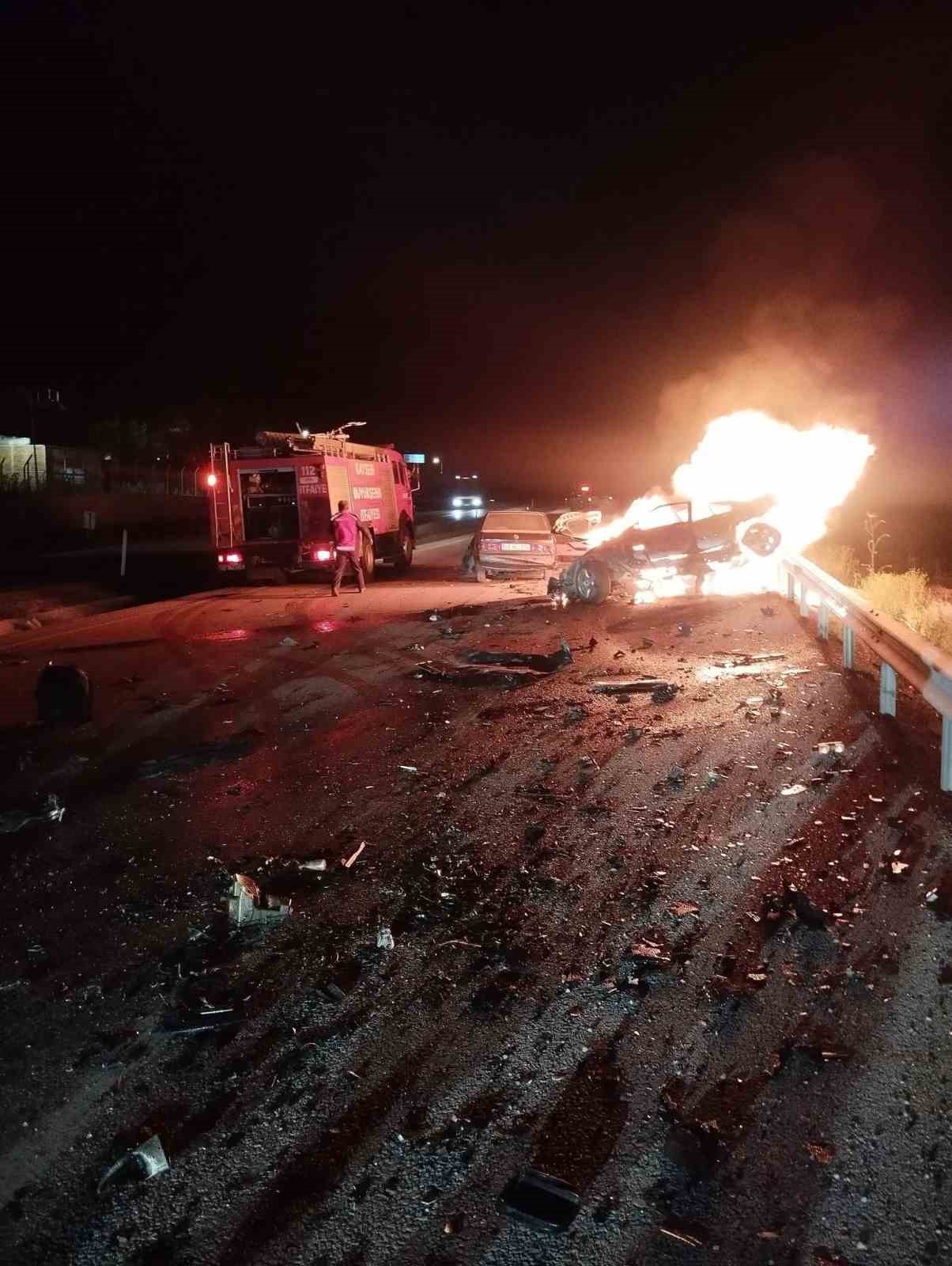 Kaza yapan otomobil alev aldı: 1 ölü, 5 yaralı