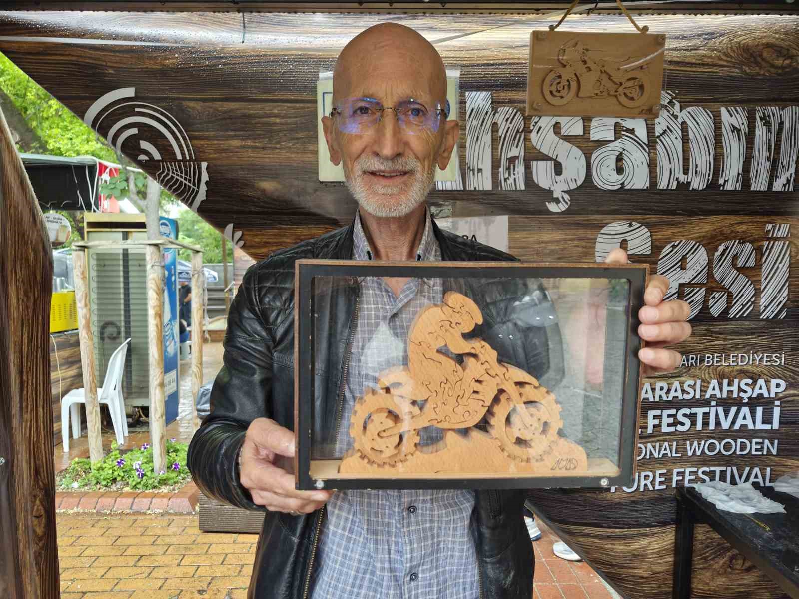 Uçakları bıraktı, ahşaba hayat verdi