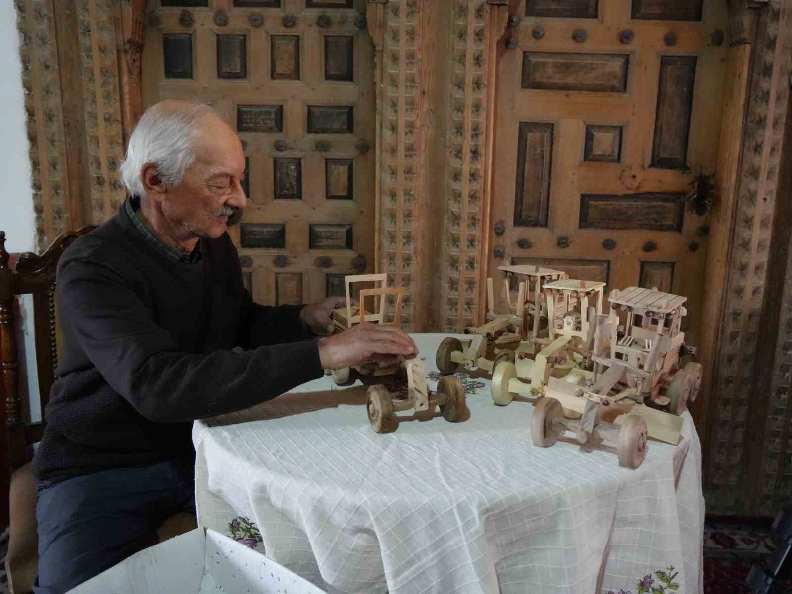 Torununa yaptığı ahşap oyuncak büyüklerin gözdesi oldu, şimdi taleplere yetişemiyor