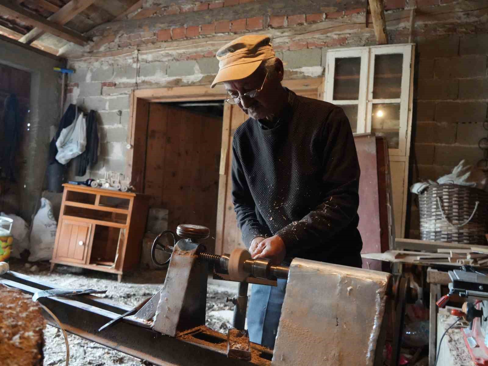 Torununa yaptığı ahşap oyuncak büyüklerin gözdesi oldu, şimdi taleplere yetişemiyor