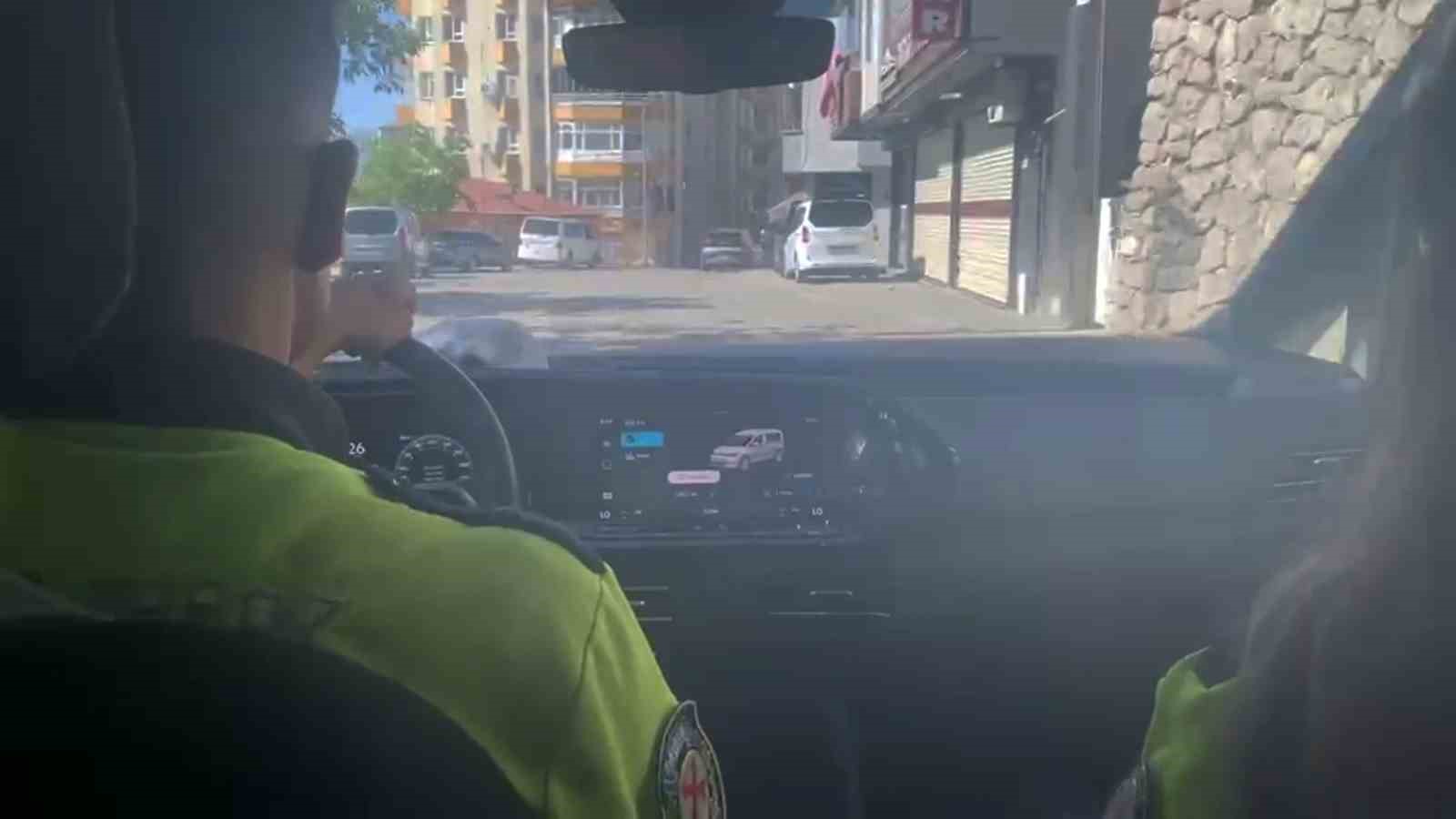 Şırnak polisi zamanla yarıştı: Sınava geç kalan 12 öğrenci son dakikada yetiştirildi