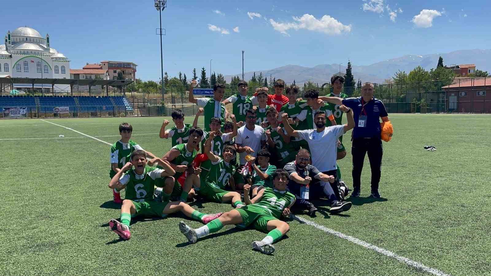 Diyarbakır DSi Spor U15 takımı Türkiye’nin en iyi 4 takımı arasında