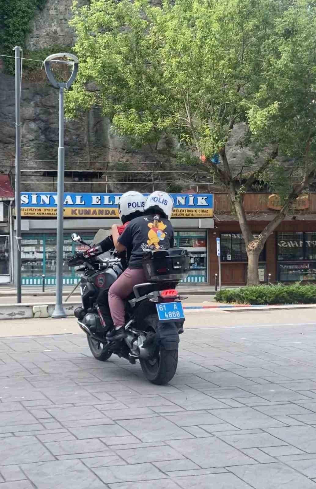 Sınava yetişemeyen adayın imdadına polis yetişti
