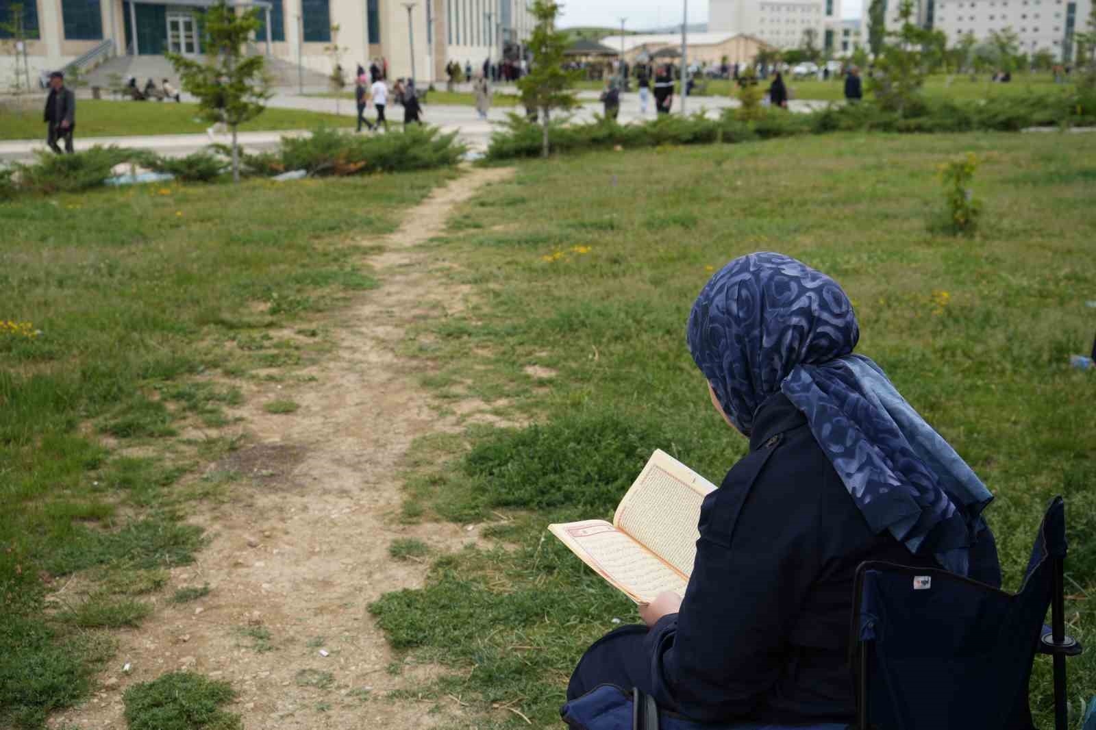 Bayburtlu genç AYT’ye yine okunmuş suyla geldi: "Kerameti sadece suya bağlamamak lazım"