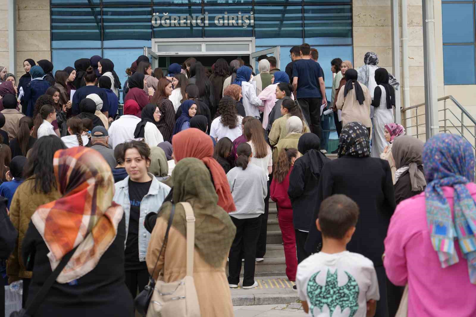Bayburtlu genç AYT’ye yine okunmuş suyla geldi: "Kerameti sadece suya bağlamamak lazım"