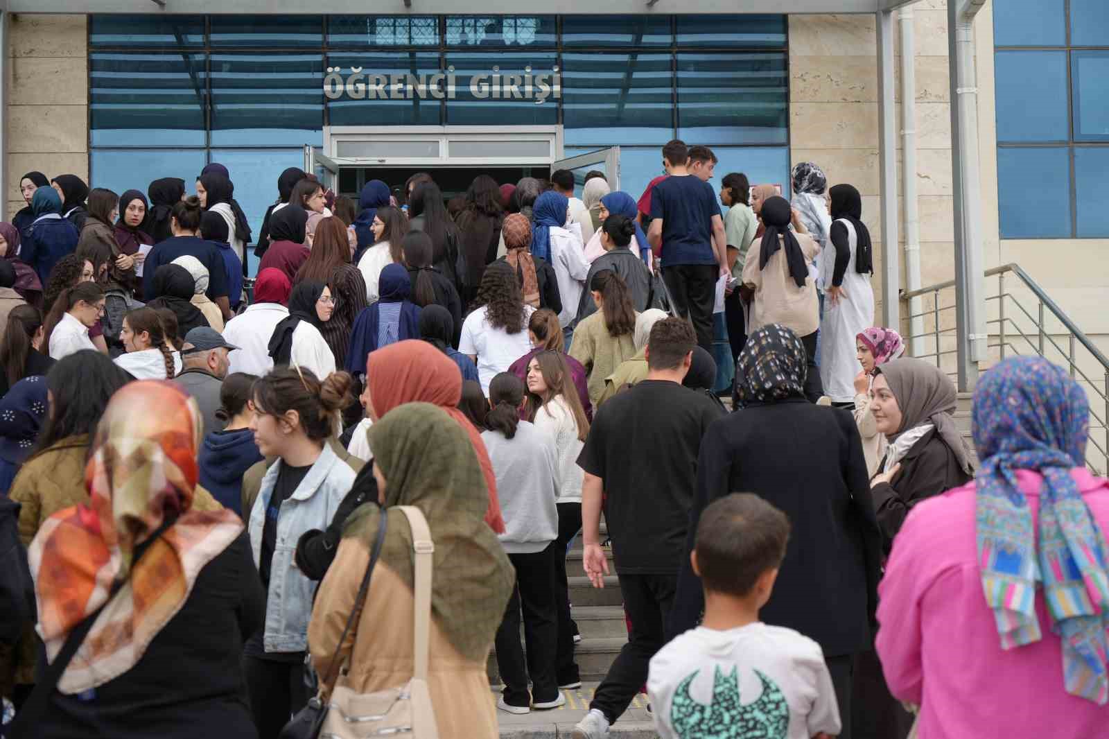 Bayburtlu genç AYT’ye yine okunmuş suyla geldi: "Kerameti sadece suya bağlamamak lazım"