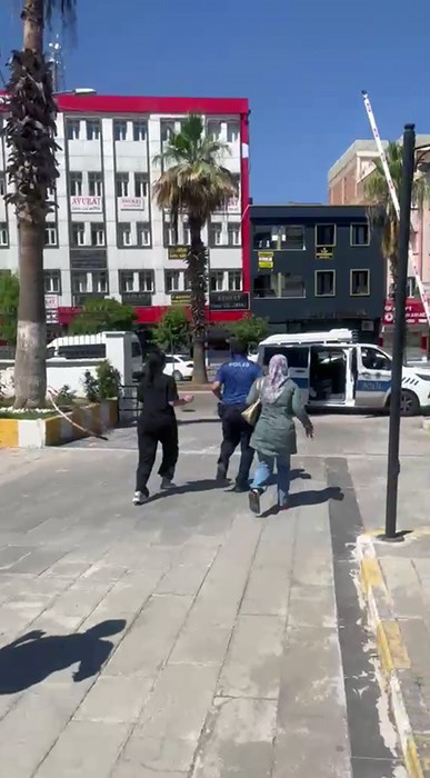 Kimliğini unutan öğrenciye polis yardım etti