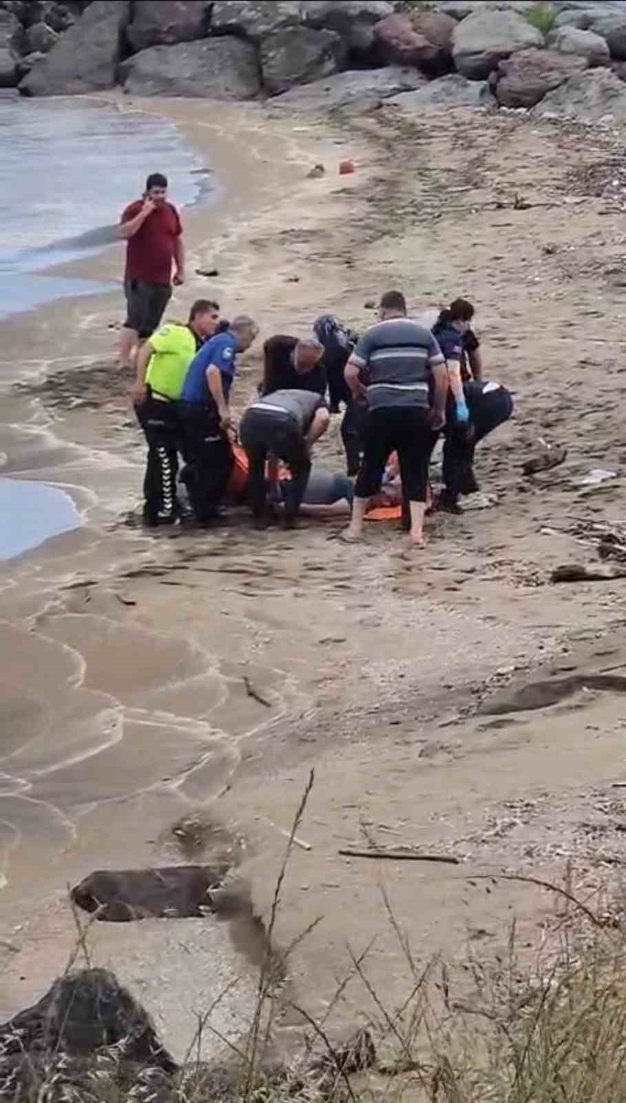 Trabzon’da baba ile oğlu boğulmaktan son anda kurtarıldı