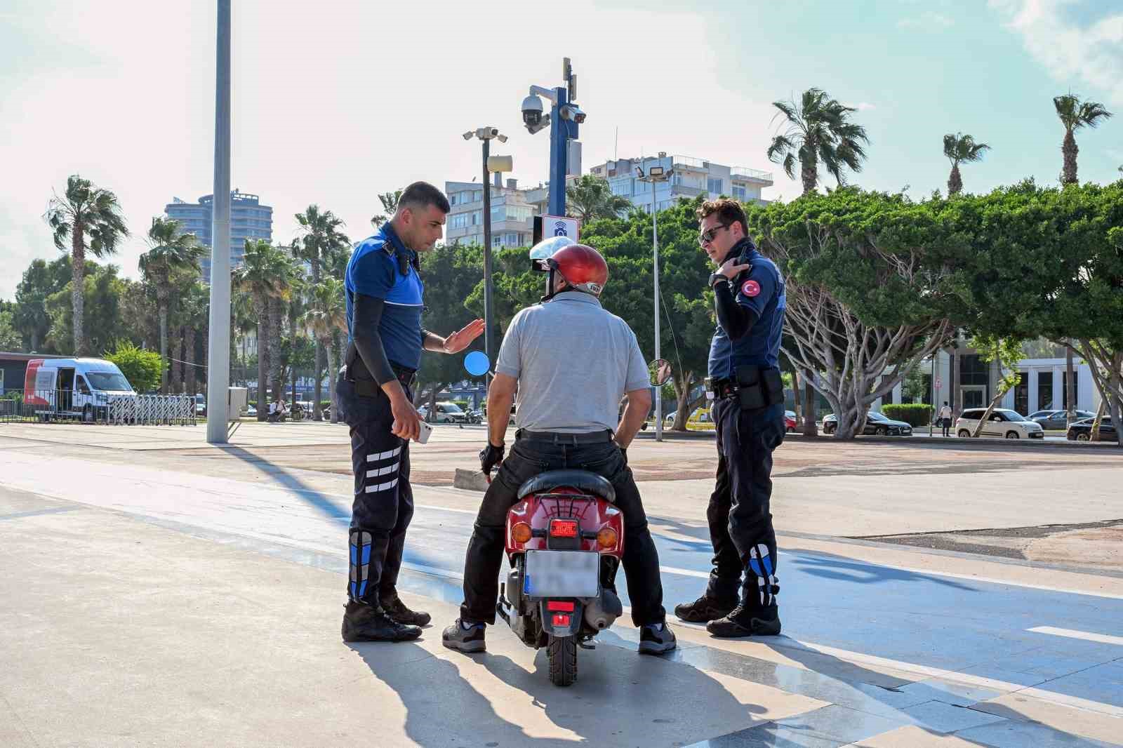Mersin sahilinde EDS dönemi: 3 bin sürücüye ceza