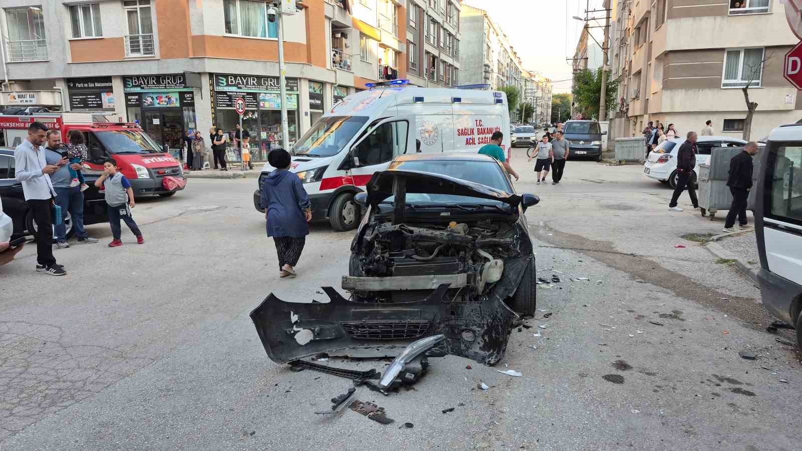 Eskişehir’de kavşakta 2 araç çarpıştı: 2 yaralı