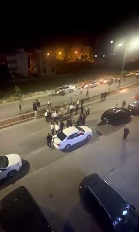 Düğün konvoyunda tekmeli, yumruklu kavga