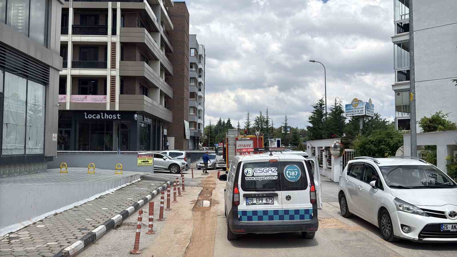 10 katlı binanın bodrum katında yangın çıktı