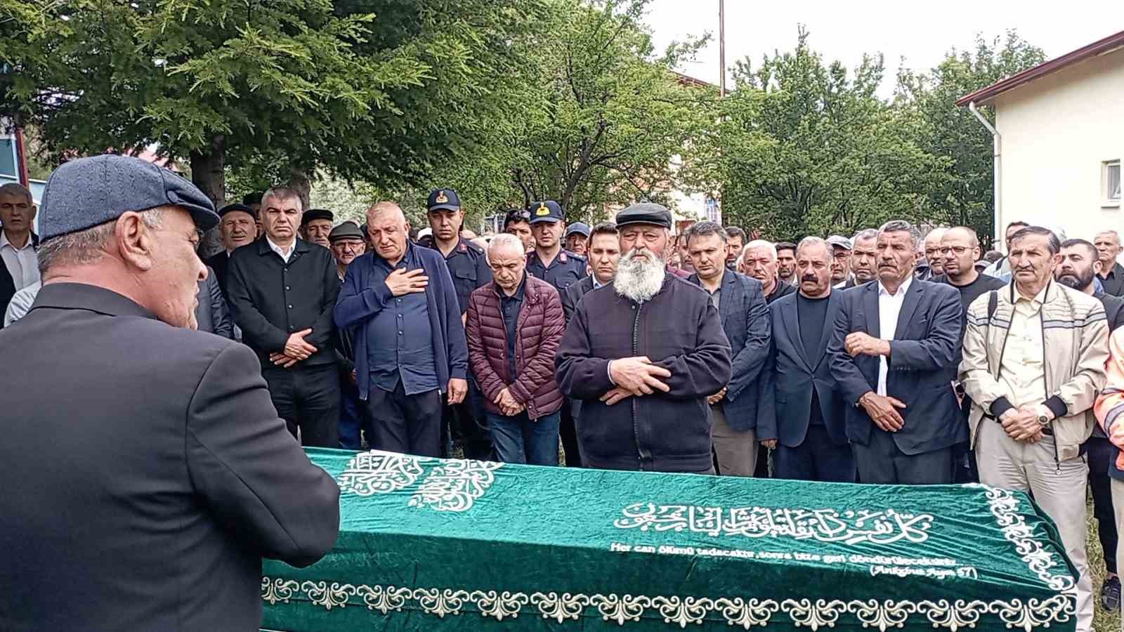 Rıza Çalımbay’ın annesi son yolculuğuna uğurlandı
