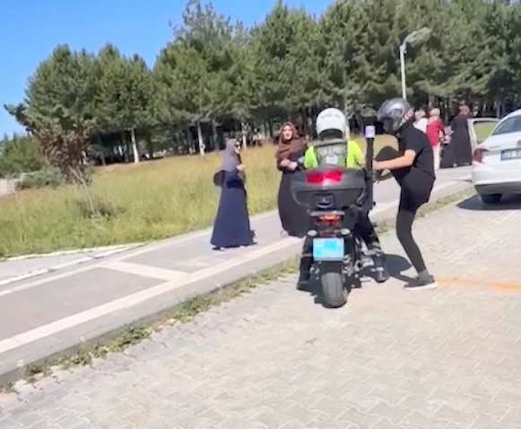 Öğrenciler, polisler tarafından sınava yetiştirildi