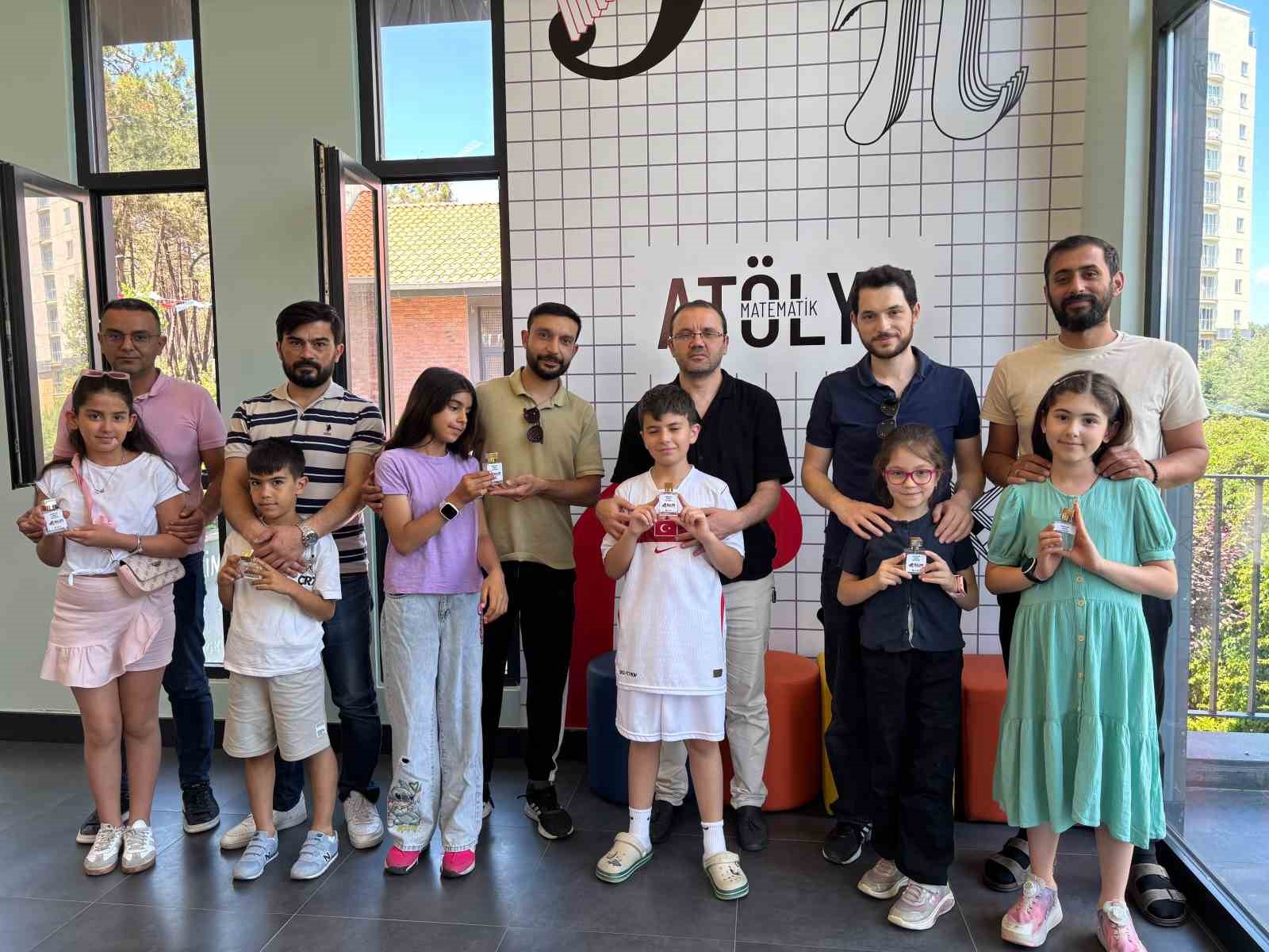 Bilim Ümraniye’de babalar ve çocuklar kendi parfümlerini tasarladı