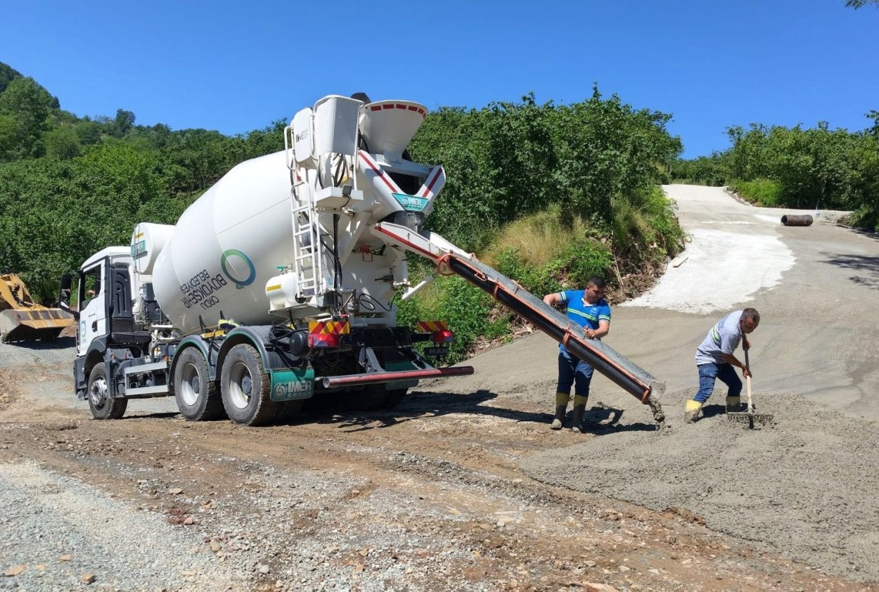 Ordu’da heyelan sonucu açılan alternatif yol betonla güçlendirildi
