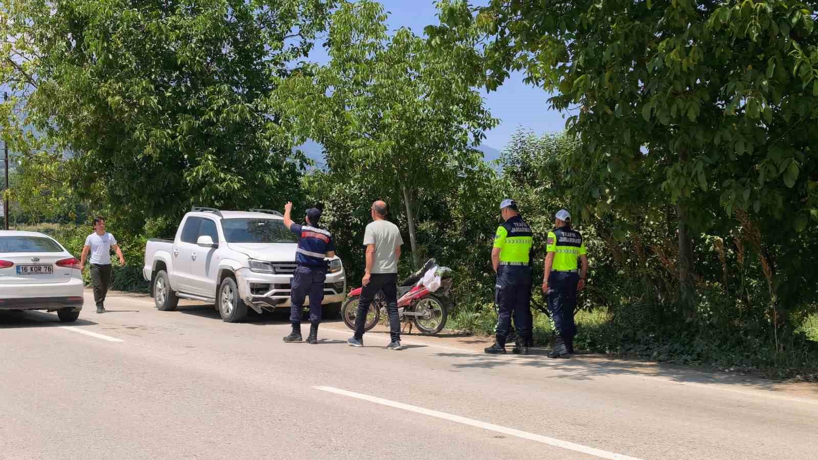 Kamyonet ile motosiklet böyle çarpıştı: 1 ağır yaralı
