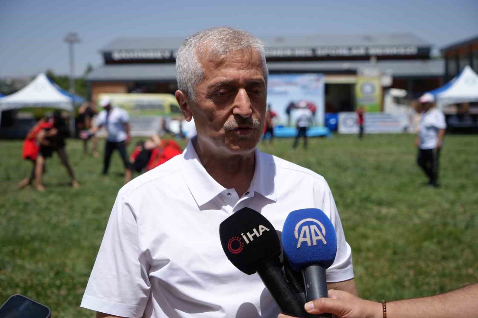 Aşırtmalı Aba Güreşi Türkiye Şampiyonası Şahinbey er meydanında başladı