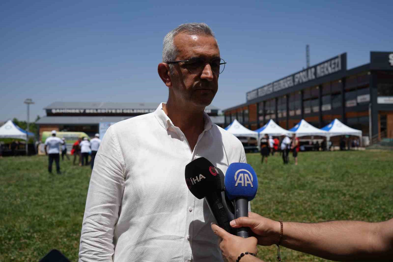 Aşırtmalı Aba Güreşi Türkiye Şampiyonası Şahinbey er meydanında başladı