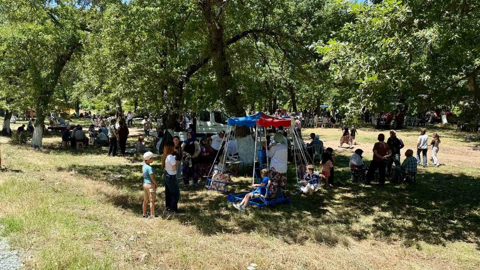 Dereoba köyü hayrı yapıldı
