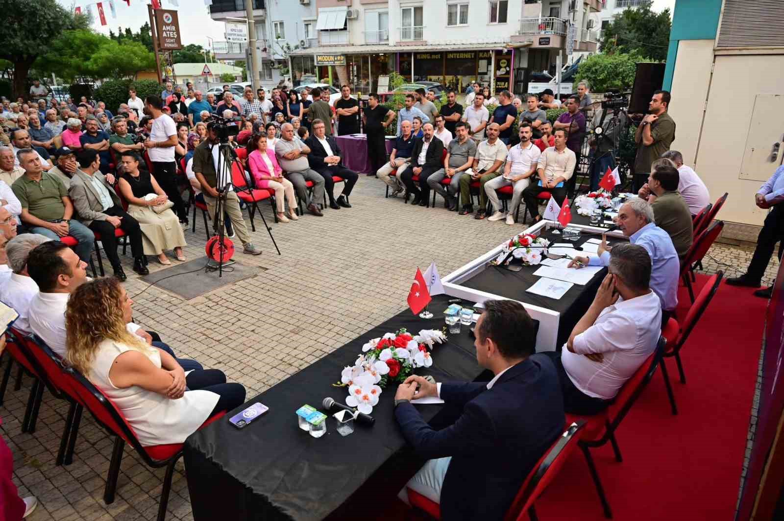 Kepez Belediye Başkanı Mesut Kocagöz vatandaşlarla buluştu