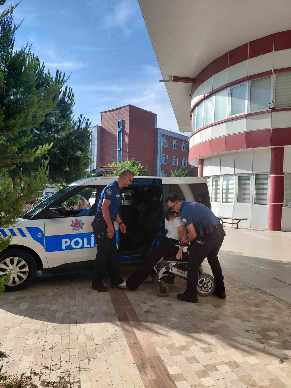 Aydın polisinden YKS’ye giren engelli öğrenciye anlamlı destek