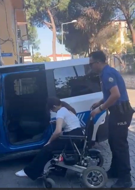 Aydın polisinden YKS’ye giren engelli öğrenciye anlamlı destek