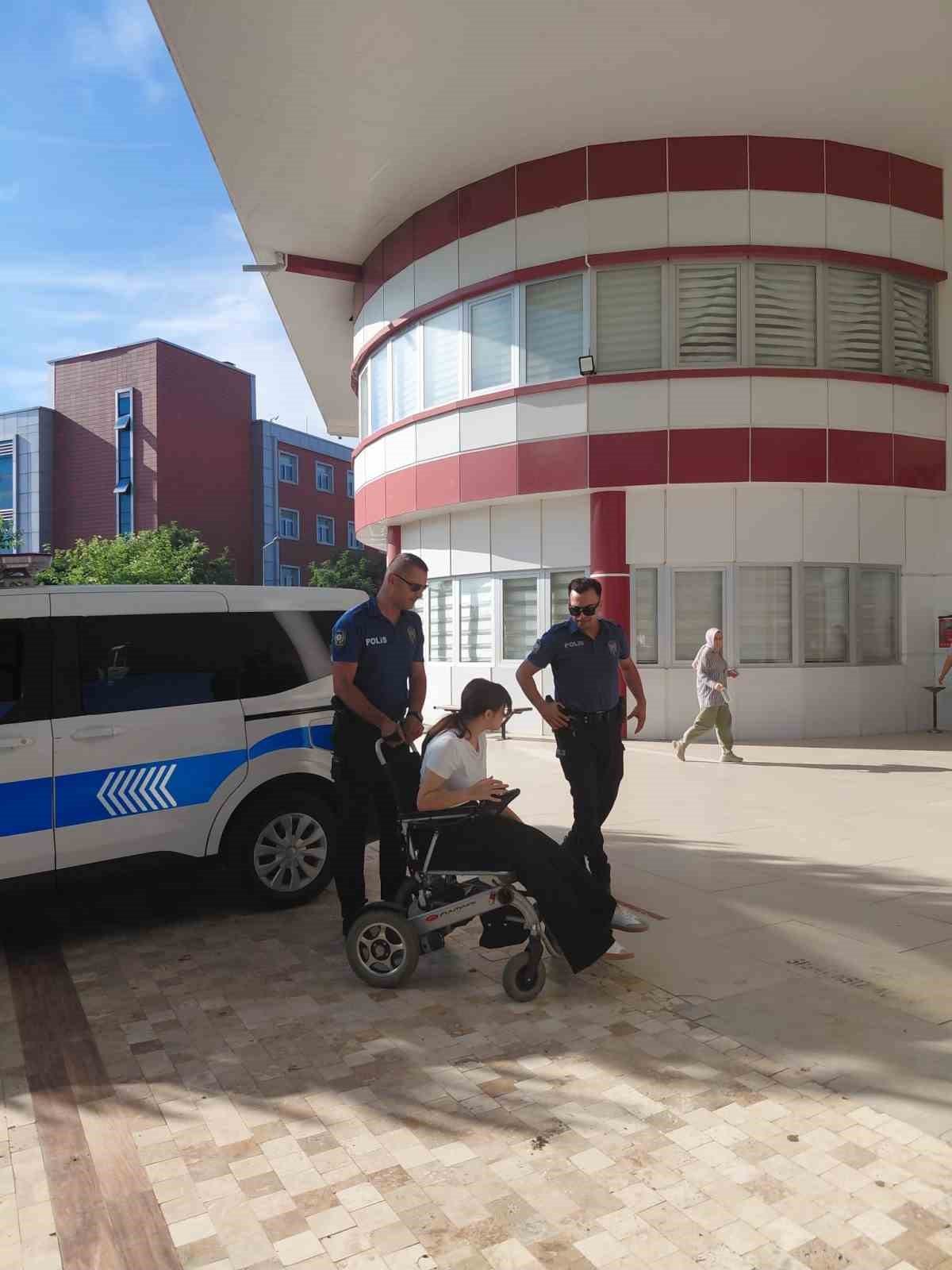 Aydın polisinden YKS’ye giren engelli öğrenciye anlamlı destek