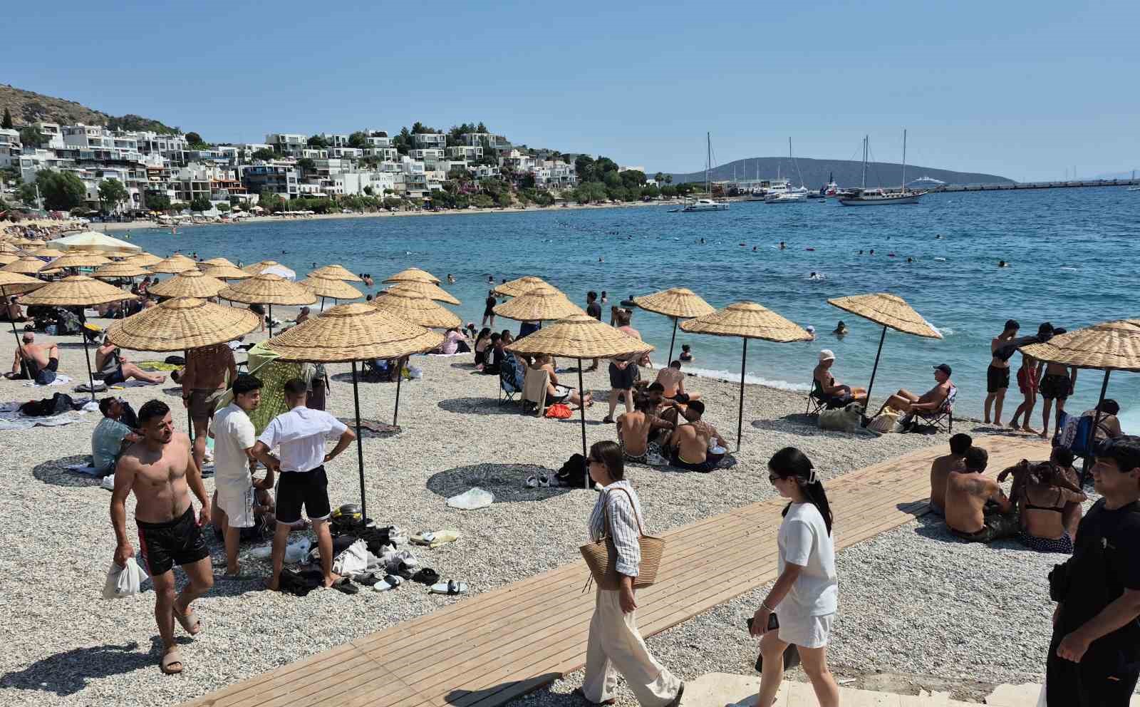 Bodrum’da sahiller doldu taştı