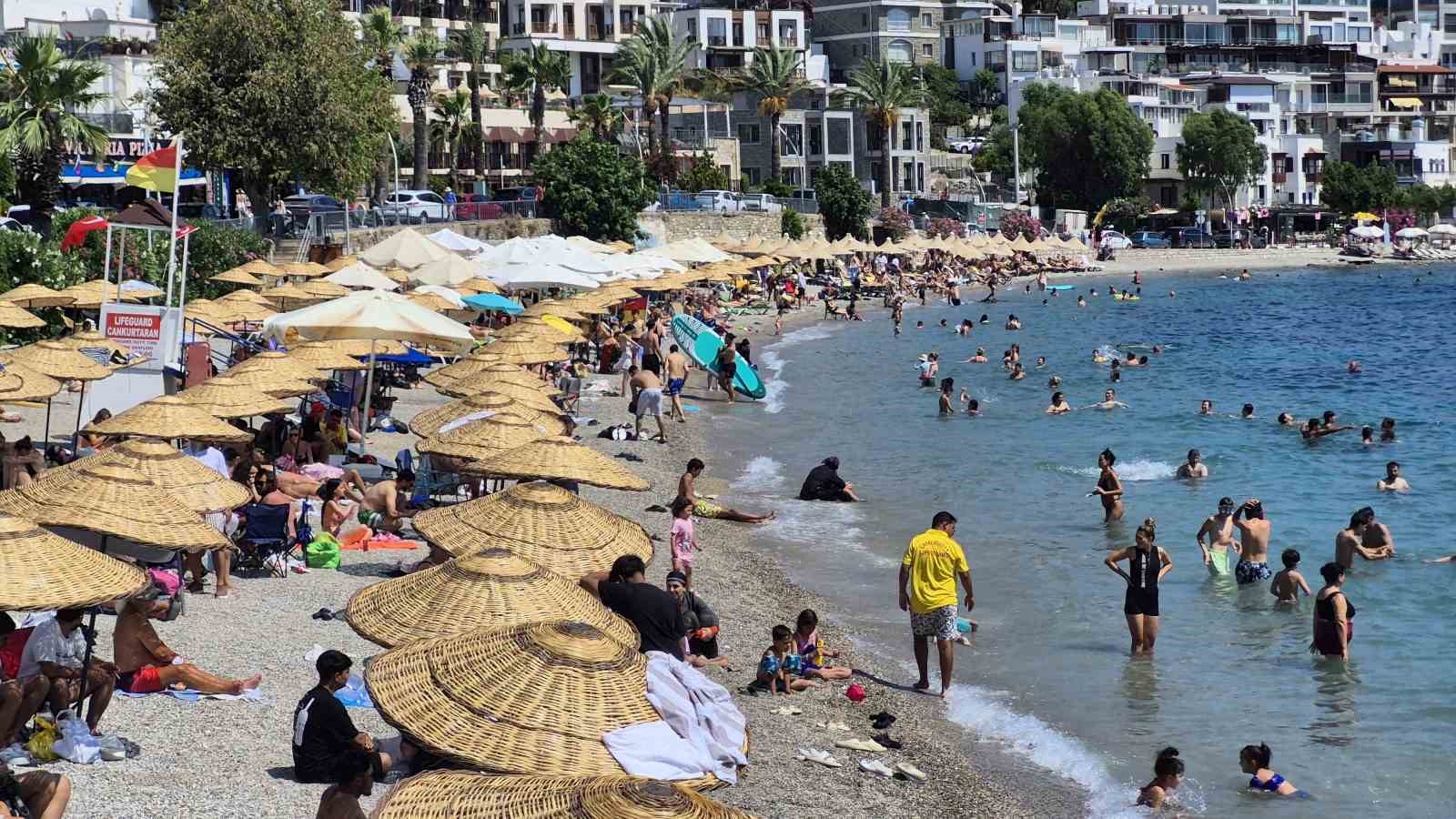 Bodrum’da sahiller doldu taştı