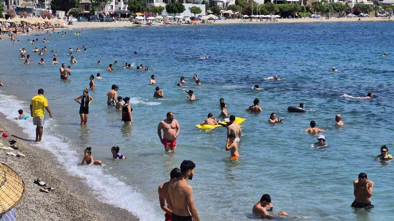 Bodrum’da sahiller doldu taştı