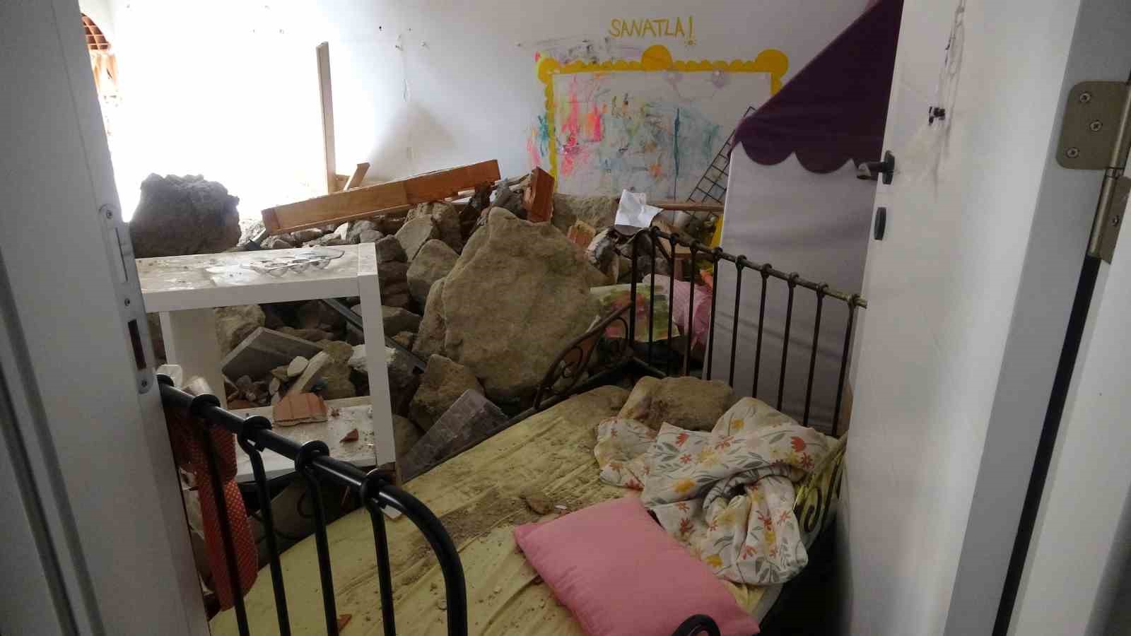 Çöken duvarın altında kalıyordu, 10 saniyeyle hayata tutundu