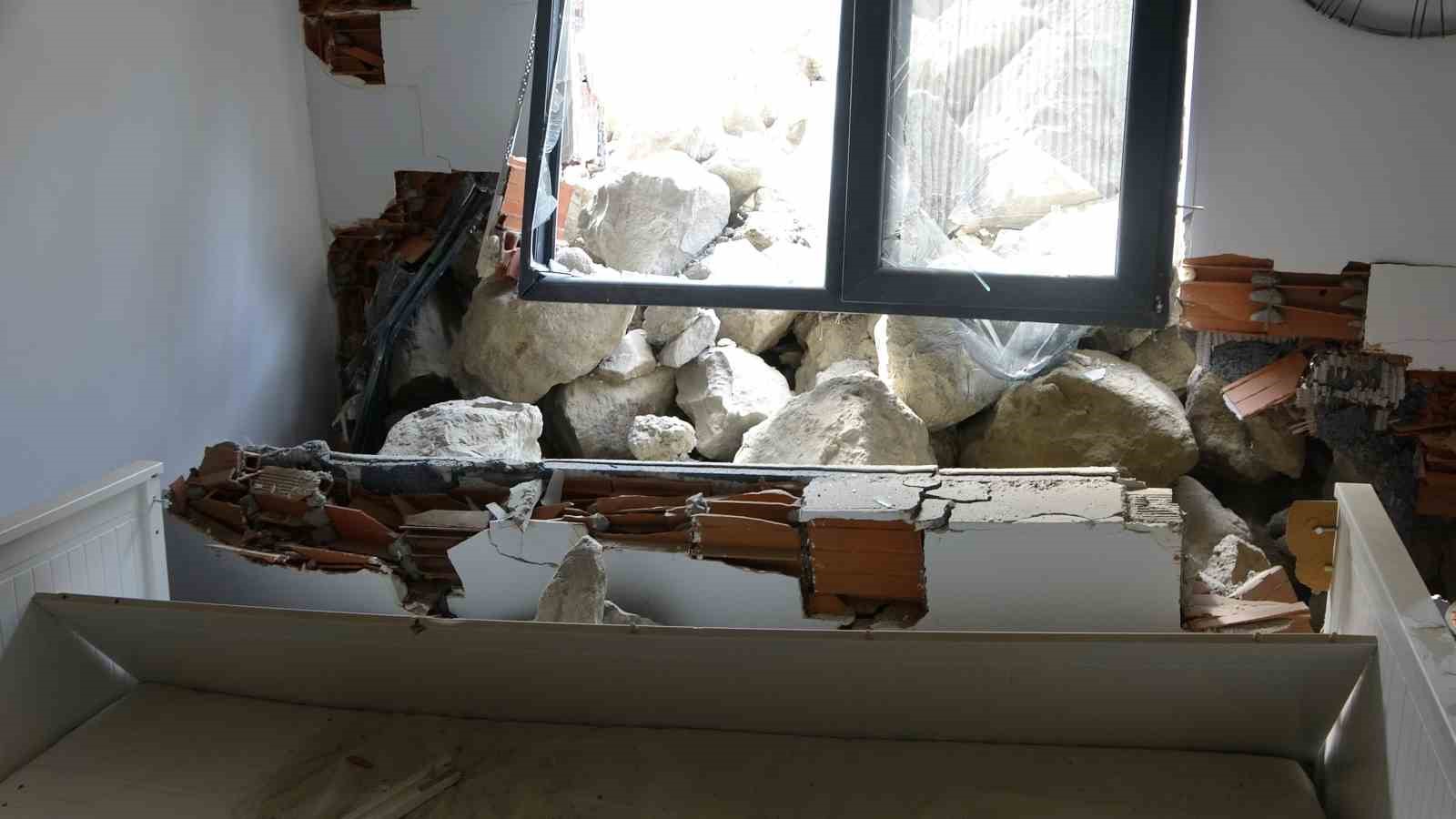 Çöken duvarın altında kalıyordu, 10 saniyeyle hayata tutundu