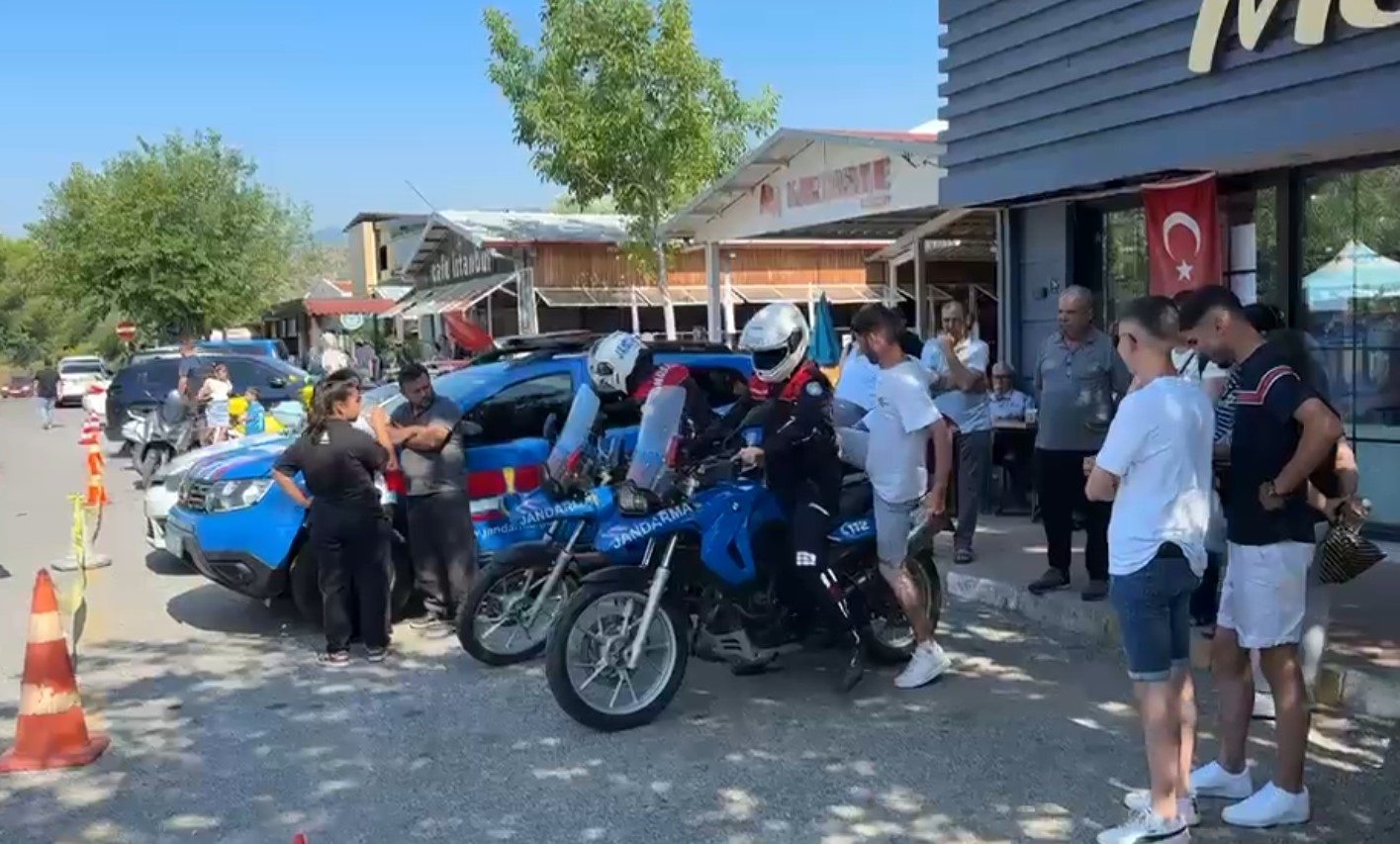YKS’ye yetişemeyen öğrencinin imdadına jandarma yetişti